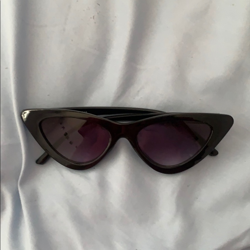 Sunglasses cat eye!